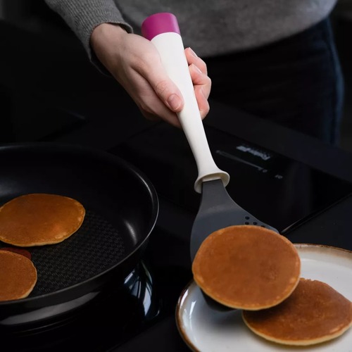 Нейлоновая кухонная перфорированная лопатка с каплесборником Up! Kitchen Tools, 34 см, белый/темно-серый, серия Кухонные аксессуары, Trebonn