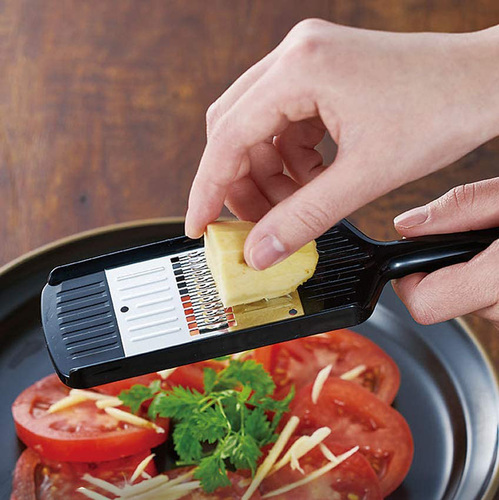 Терка для сыра Kitchen Bar Julienne Mini из нержавеющей стали с пластиковой рукоятью, 21 см, стальной/черный, серия Кухонные аксессуары, Shimomura
