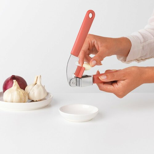 Пресс для чеснока Tasty+, 18 см, пластик/нержавеющая сталь, терракотовый (Terracotta Pink), серия Кухонные аксессуары и весы, Brabantia