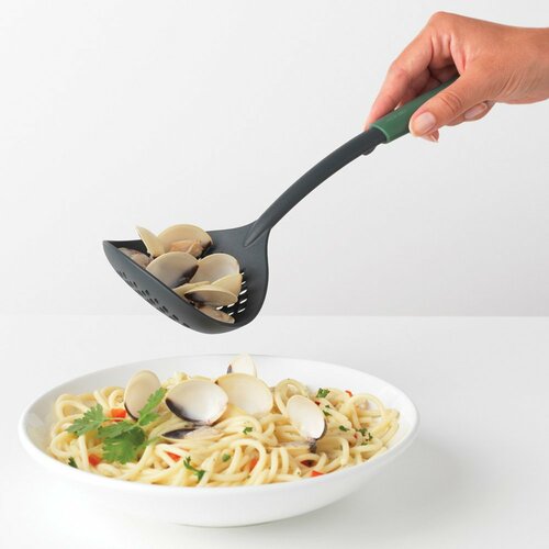 Нейлоновая шумовка-половник Tasty+, 31.6 см, темно-зеленый (Fir Green), серия Кухонные аксессуары и весы, Brabantia
