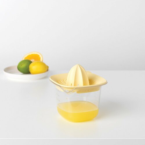 Соковыжималка с мерным стаканом Tasty+, 0.5 л, пластик, светло-желтый (Vanilla Yellow), серия Кухонные аксессуары и весы, Brabantia