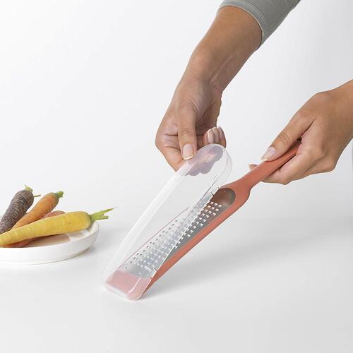 Терка из нержавеющей стали с пластиковой ручкой Tasty+, 29.5 см, терракотовый (Terracotta Pink), серия Кухонные аксессуары и весы, Brabantia